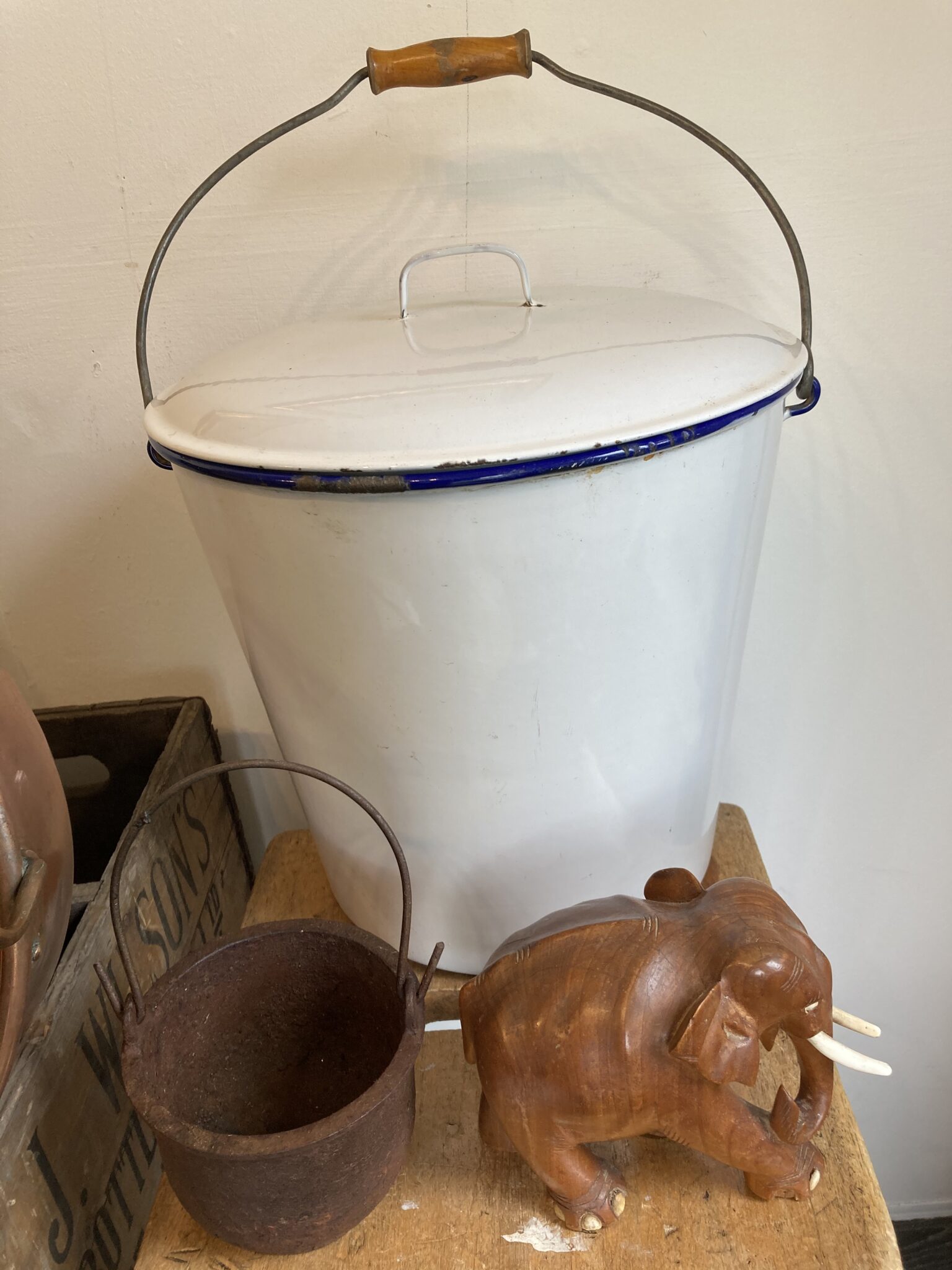 Enamel Bucket with Lid Lovage and Lace