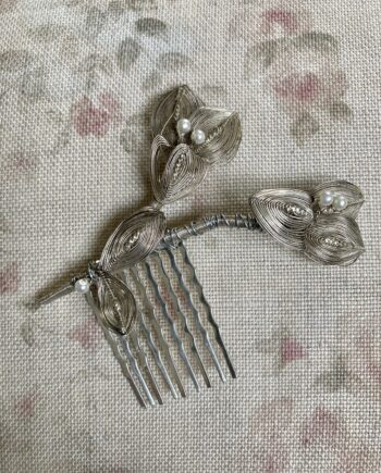 Vintage 1950s Silver Wire Flower Comb with Faux Pearls