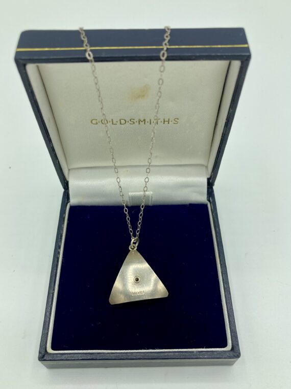 2C305558-8A6E-4D7E-BDEC-8DDD0AC81A3E