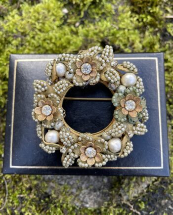 Da Mario Wreath Brooch